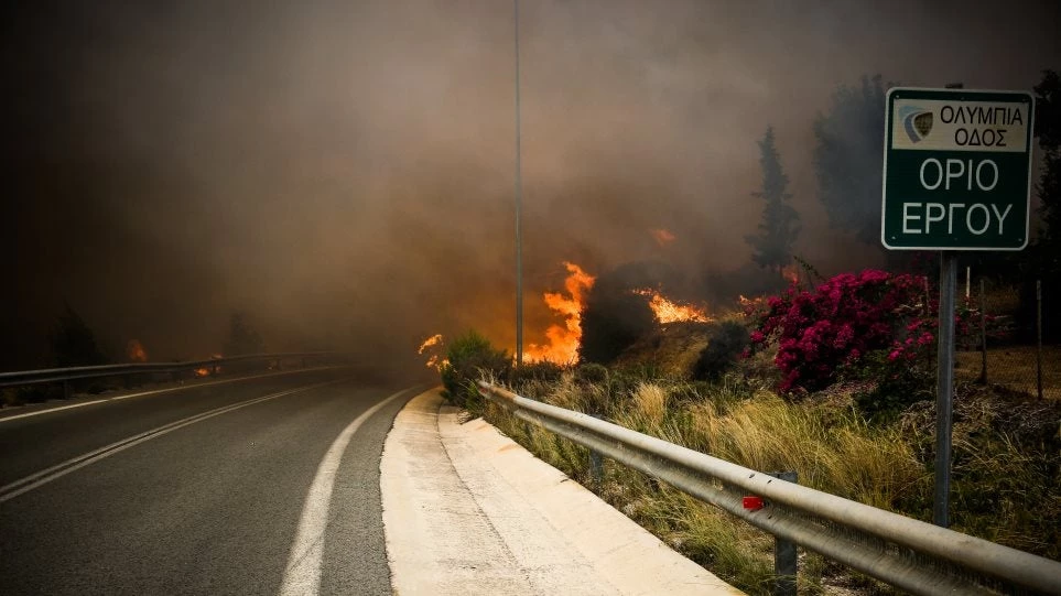 Συνεργάτης Παπαδημούλη: Ο ΣΚΑΪ μεταδίδει πρώτος πριν φουντώσει η φωτιά, λες και γνωρίζουν από πριν…